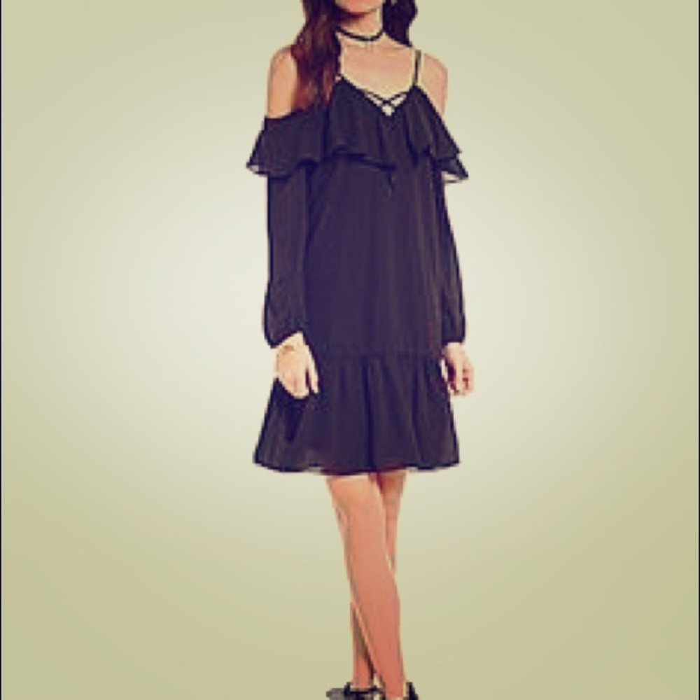 NEW Gianni Bini Cold Shoulder Ruffle Front Dress